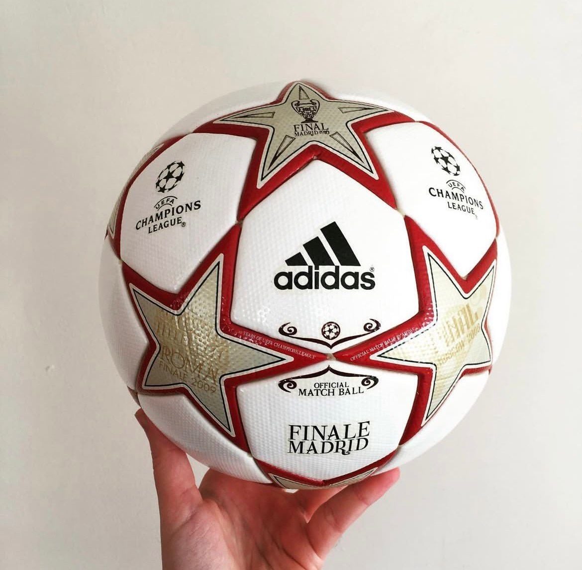 FINALE MATCHBALL ADIDAS UEFA CHAMPIONS LEAGUE MADRID 2010 (LIMITED EDITION) SZ 5 FINALE MATCHBALL ADIDAS UEFA CHAMPIONS LEAGUE MADRID 2010 (LIMITED EDITION) SZ 5