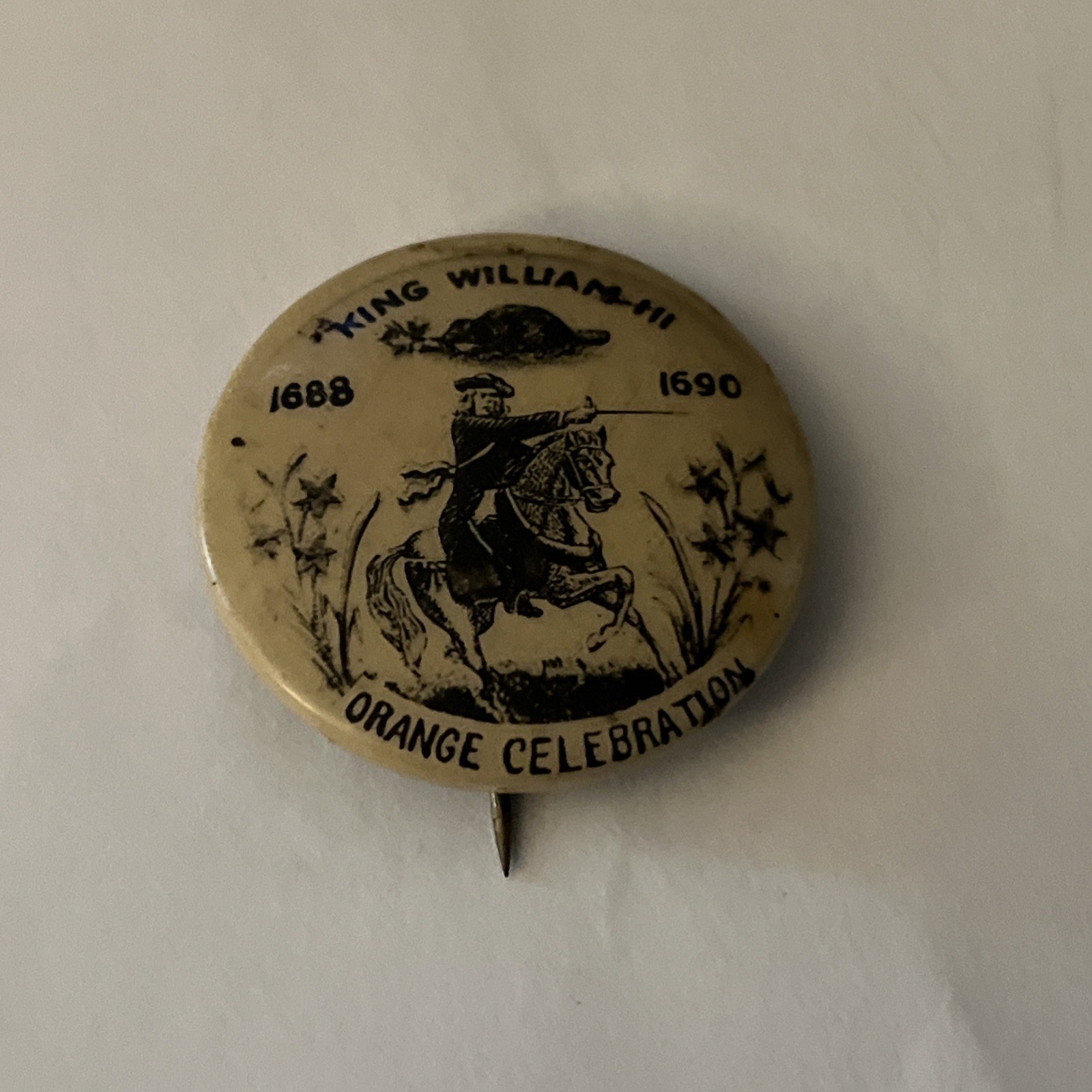 Vintage King William III  1688 - 1690 Celluloid Button Pin Pinback Advertising