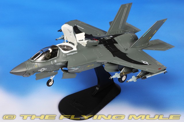 Hobby Master 1:72 F-35B Lightning II USMC VMFA-242 Bats Beast Mode
