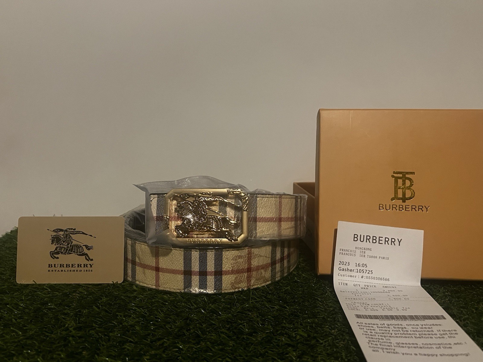 Burberry Men’s Beige Check Dress Belt Adjustable Gold-Tone Buckle Burberry Men’s Beige Check Dress Belt Adjustable Gold-Tone Buckle