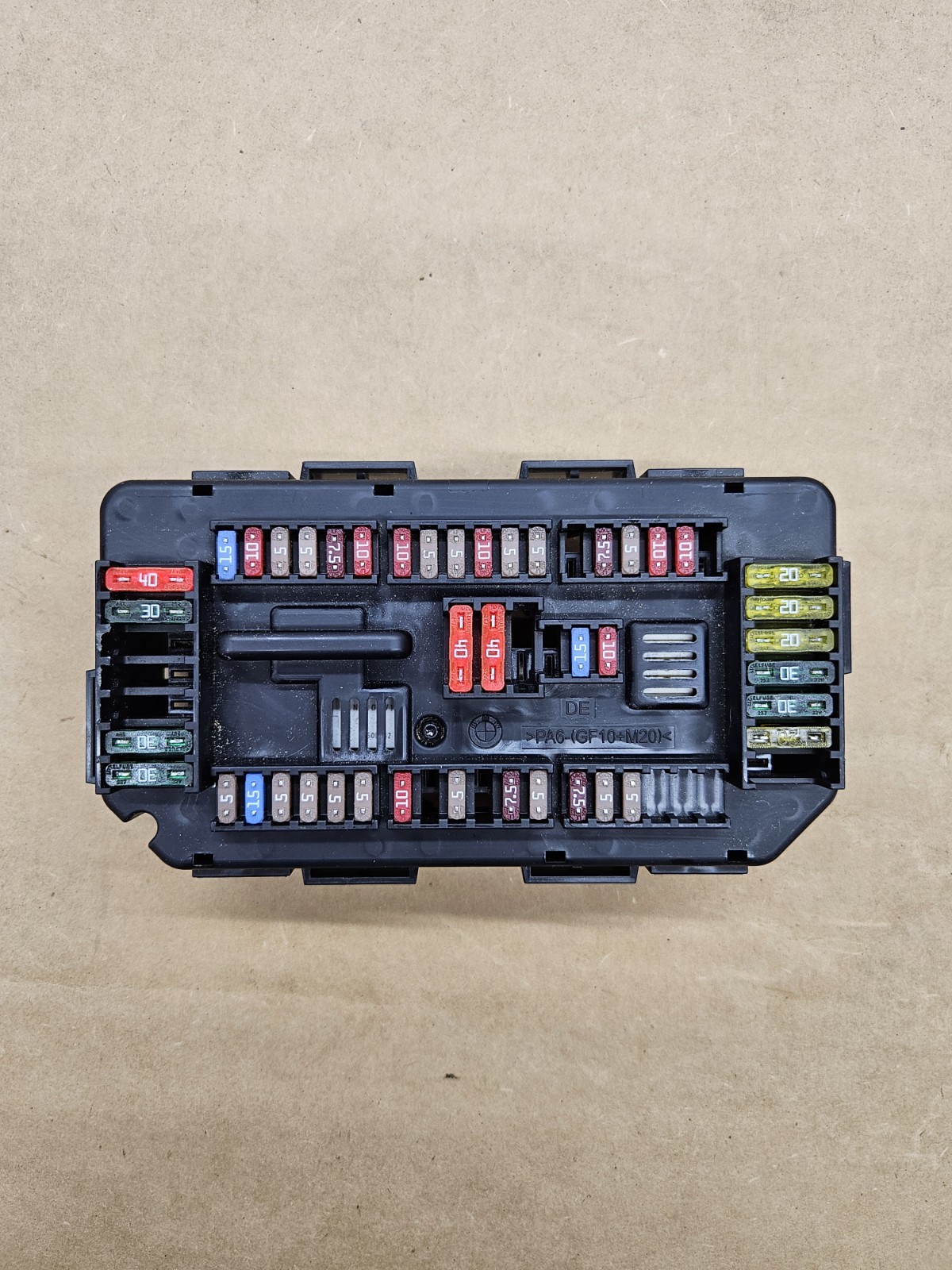 12-18 BMW 328i Fuse Box Panel 922487904 12-18 BMW 328i Fuse Box Panel 922487904