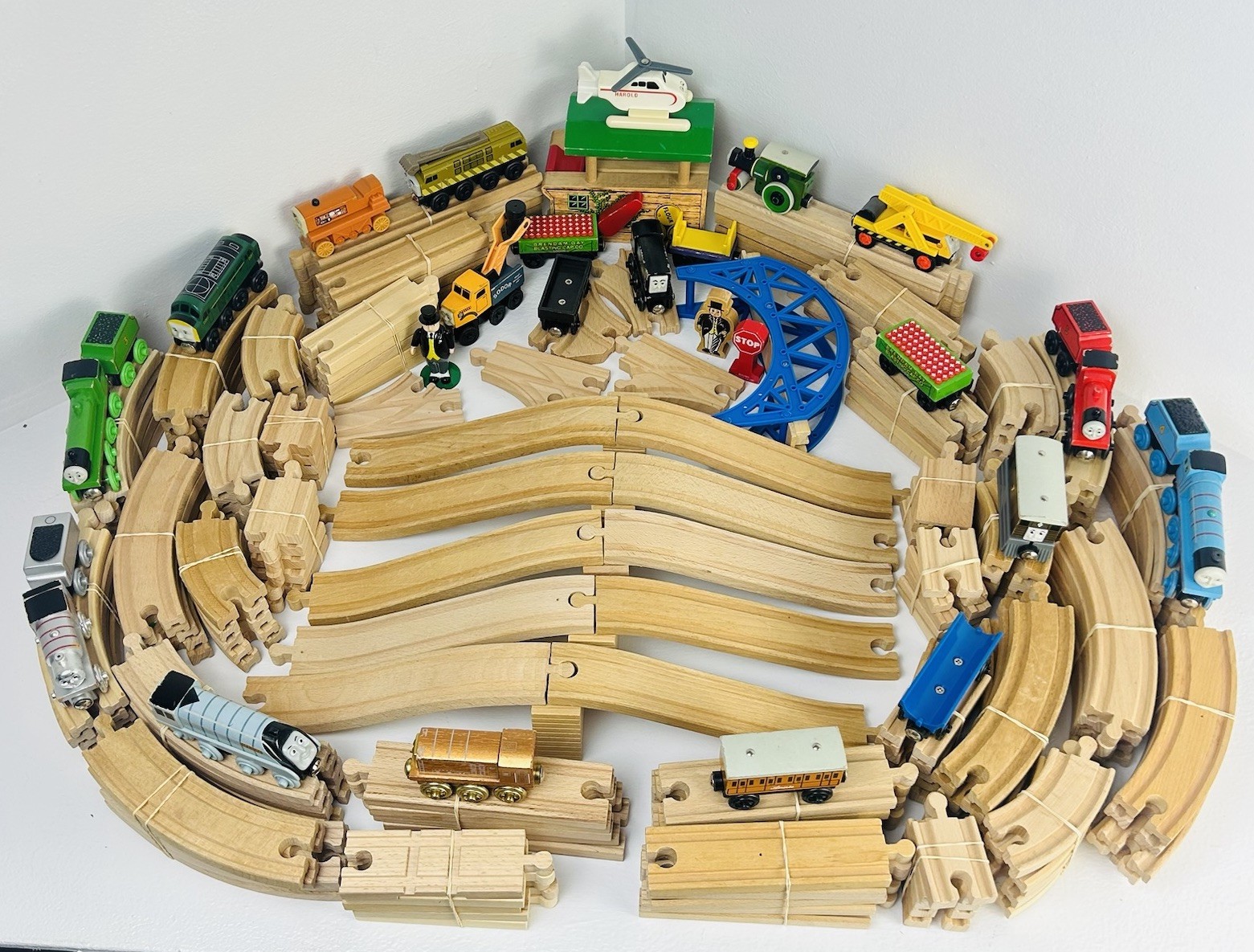 Thomas Wooden Railway HUGE LOT 215 PIECES Trains Tenders Track accessories Thomas Wooden Railway HUGE LOT 215 PIECES Trains Tenders Track accessories