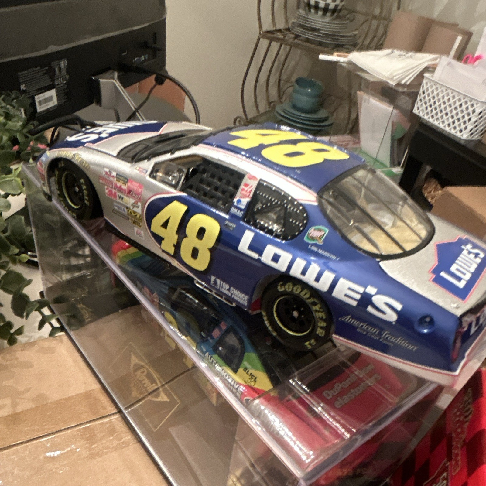 Action Racing Collectables Jimmie Johnson #48 Lowe\'s 2003 Monte Carlo 1:24
