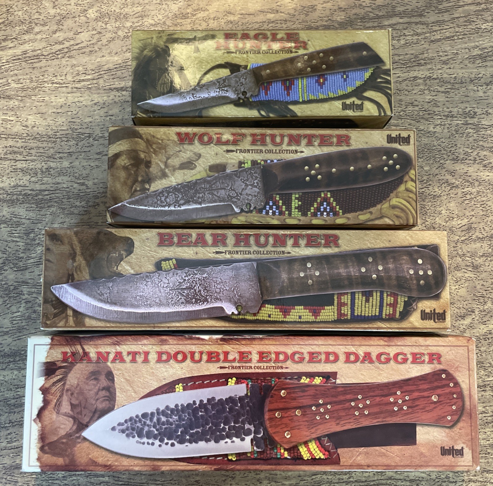 United Cutlery Frontier Collection 4x Knife Set: Eagle Wolf Bear Hunter & Kanati United Cutlery Frontier Collection 4x Knife Set: Eagle Wolf Bear Hunter & Kanati
