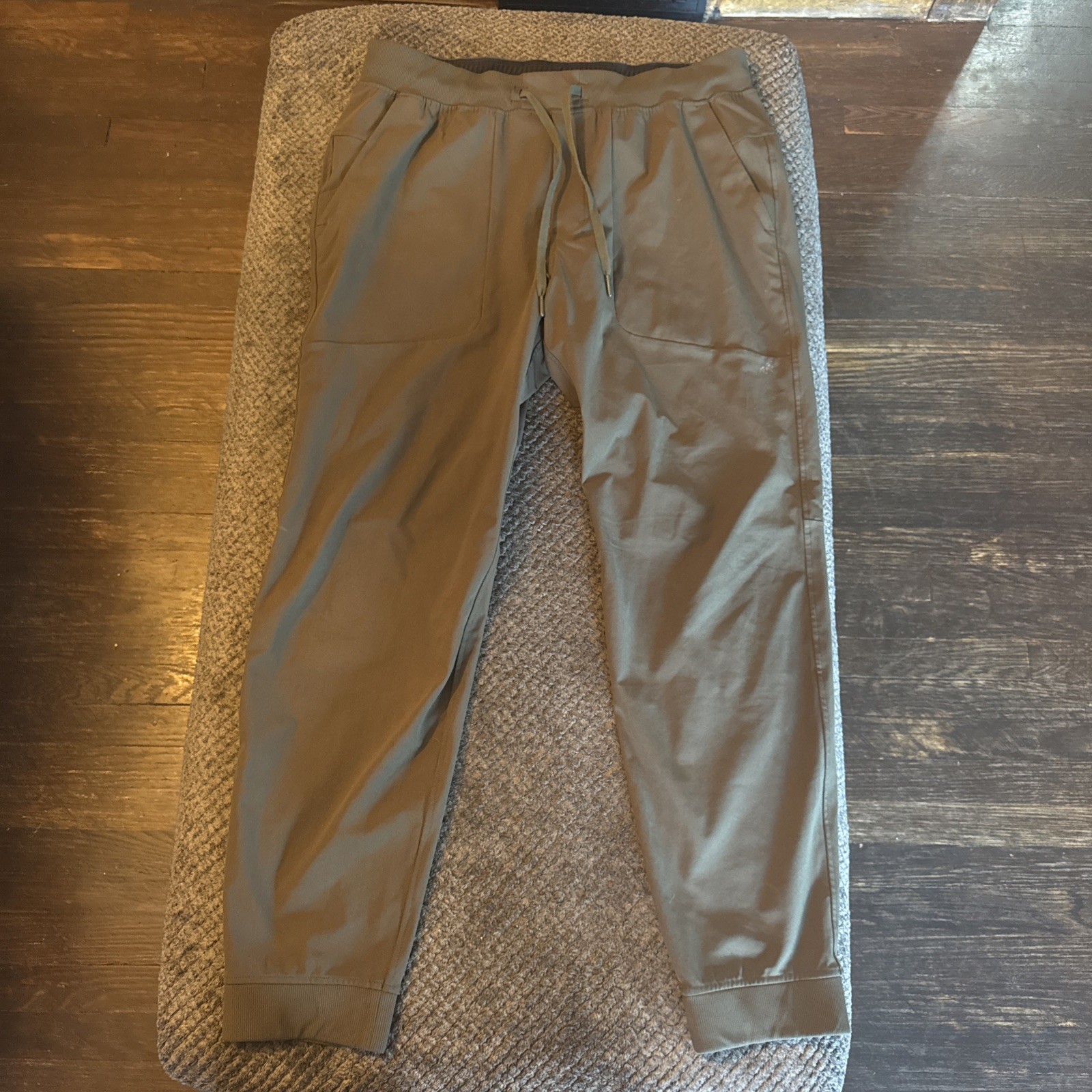 Lululemon Men\'s XL Medium ABC Jogger Warpstreme Army Green EUC Lululemon Men\'s XL Medium ABC Jogger Warpstreme Army Green EUC