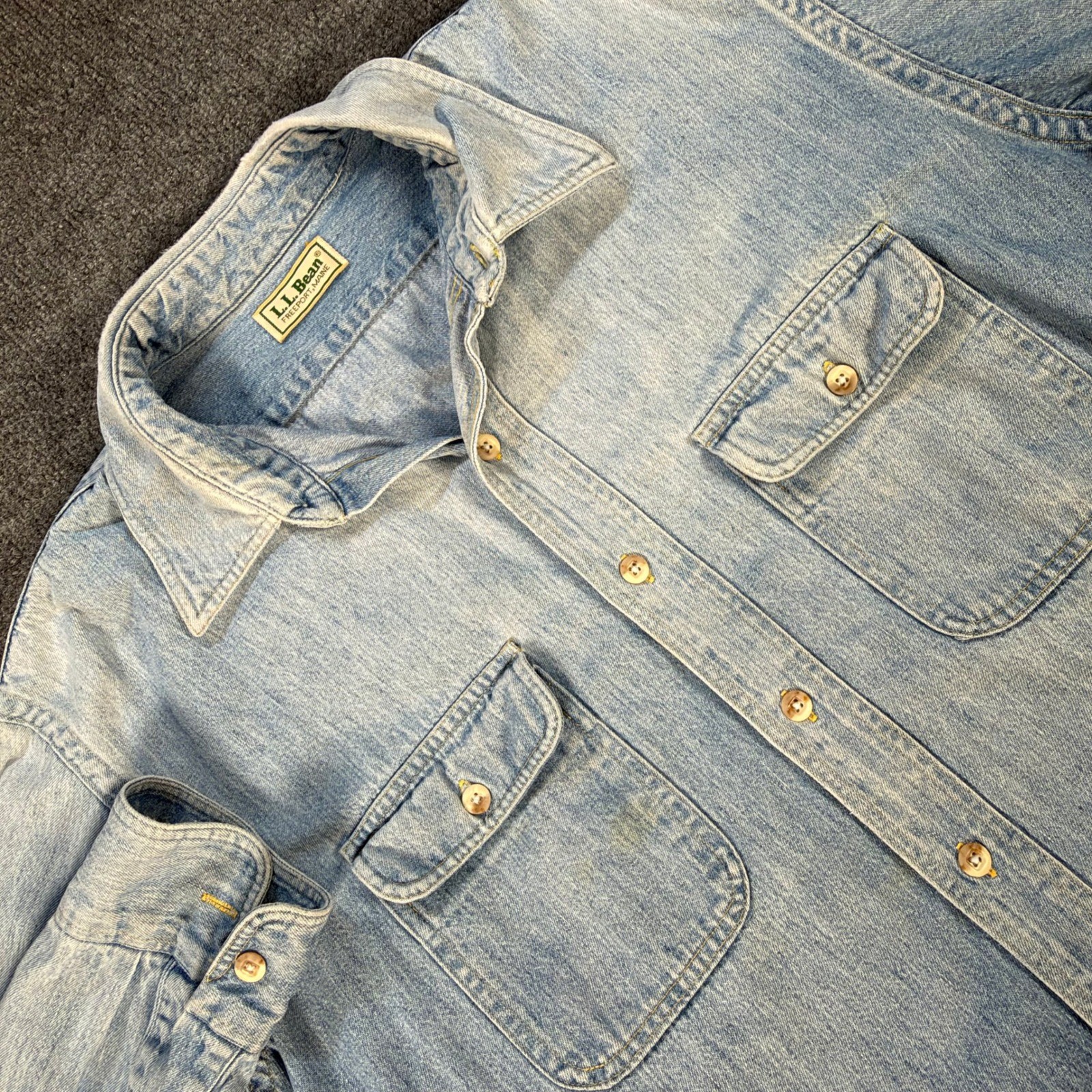 Vintage LL Bean Men Light Wash Denim Button Down Shirt Large Workwear Blue #4722