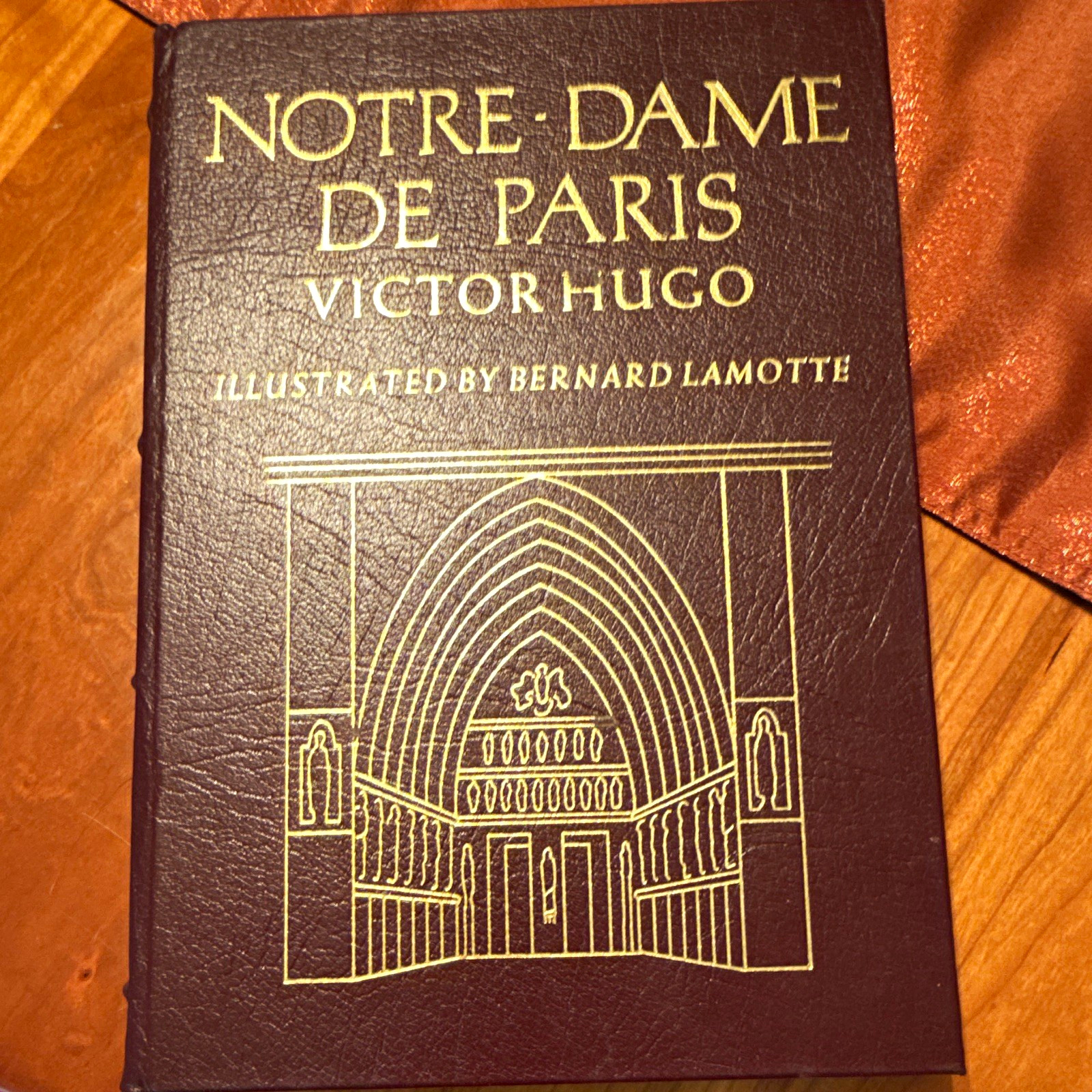 Easton Press Notre-Dame de Paris Victor Hugo Leather Illus Bernard Lamotte 1983