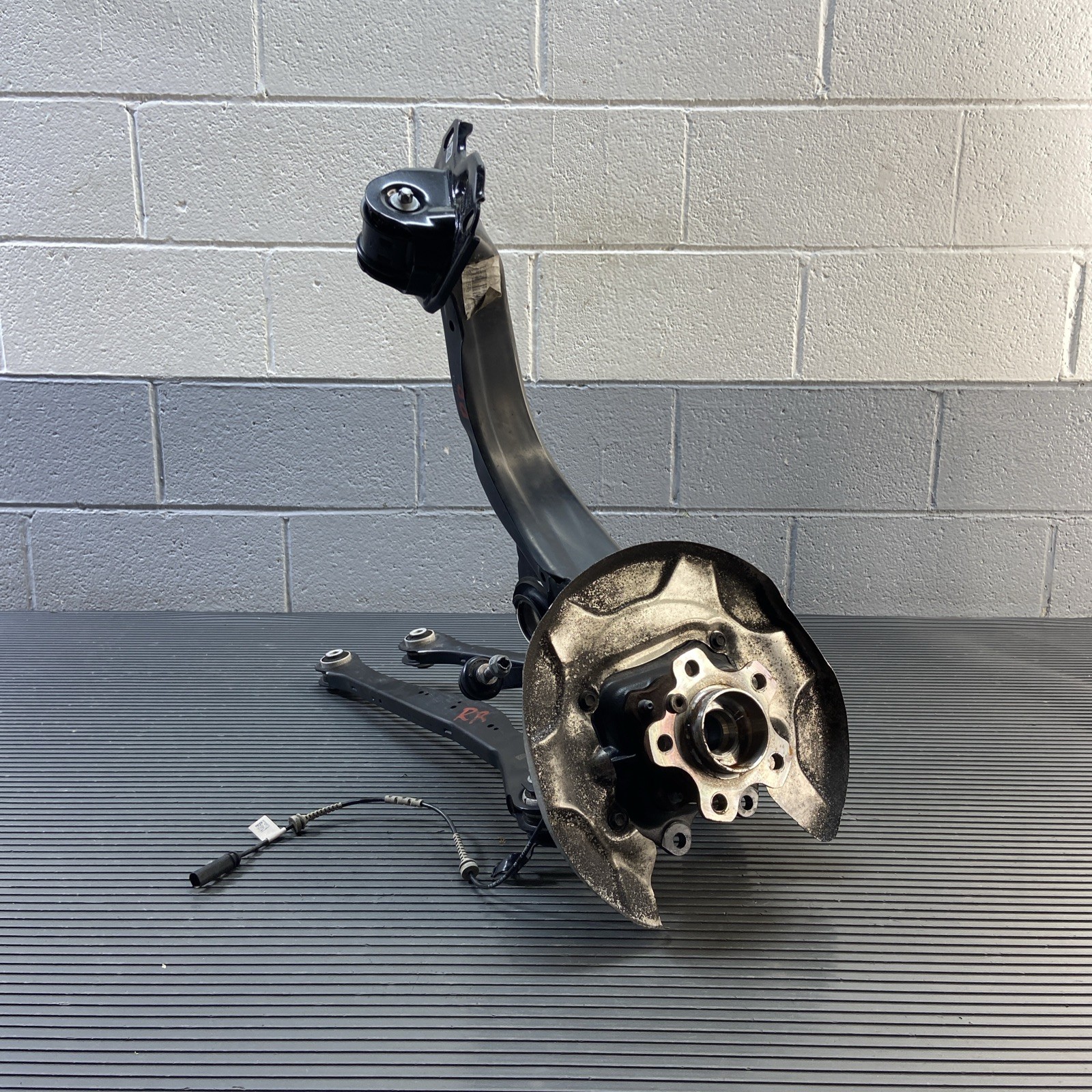 2023-2025 BMW X1 U11 Rear Right Spindle Knuckle Hub 26k Miles 6894210 OEM