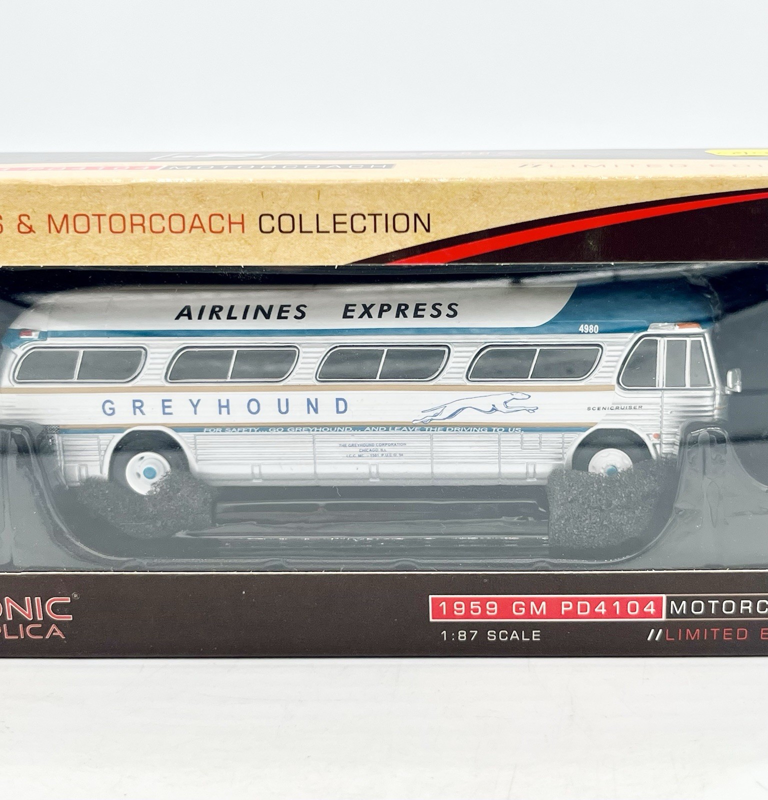 RARE-LIM ED. Iconic Replicas 87-0207 1959 GM PD-4104 Greyhound Airlines Express