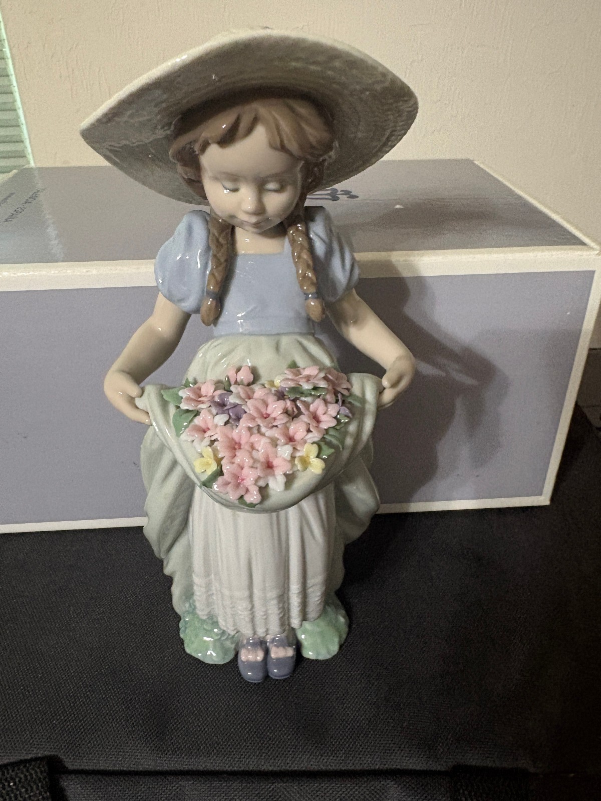 LLADRO BOUNTIFUL BLOSSOMS #6756 Retired/ New in original box.