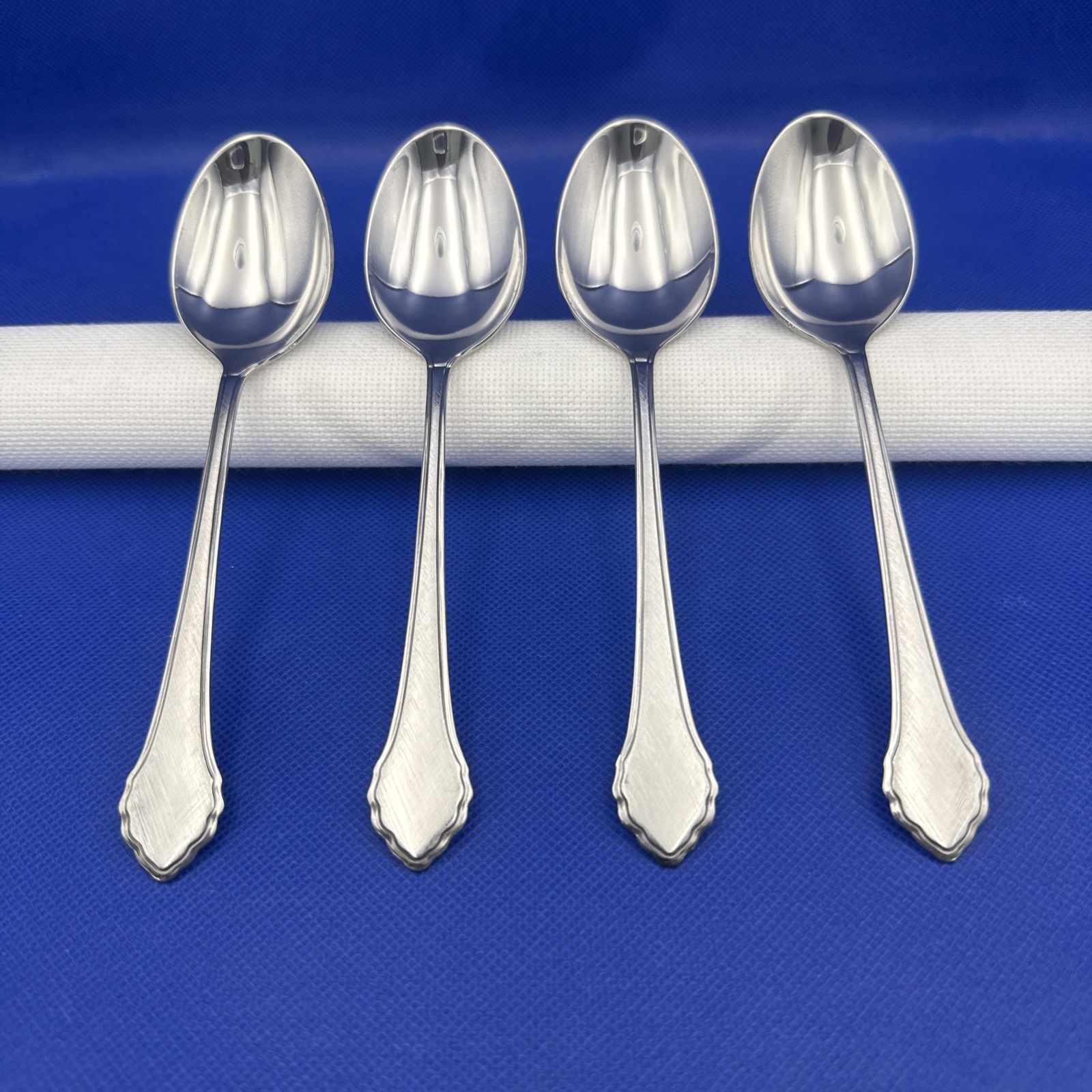 Oneida SUMMER MIST Wm A Rogers AUTUMN GLOW Deluxe Ltd Stainless Soup Spoon 4
