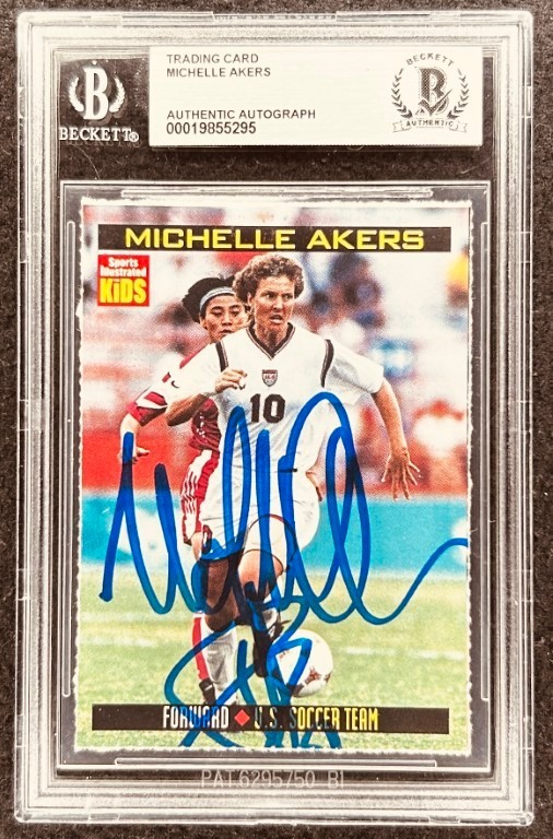 Michelle Akers signed 1998 Sports Illustrated SI for Kids card BAS slab USWNT US