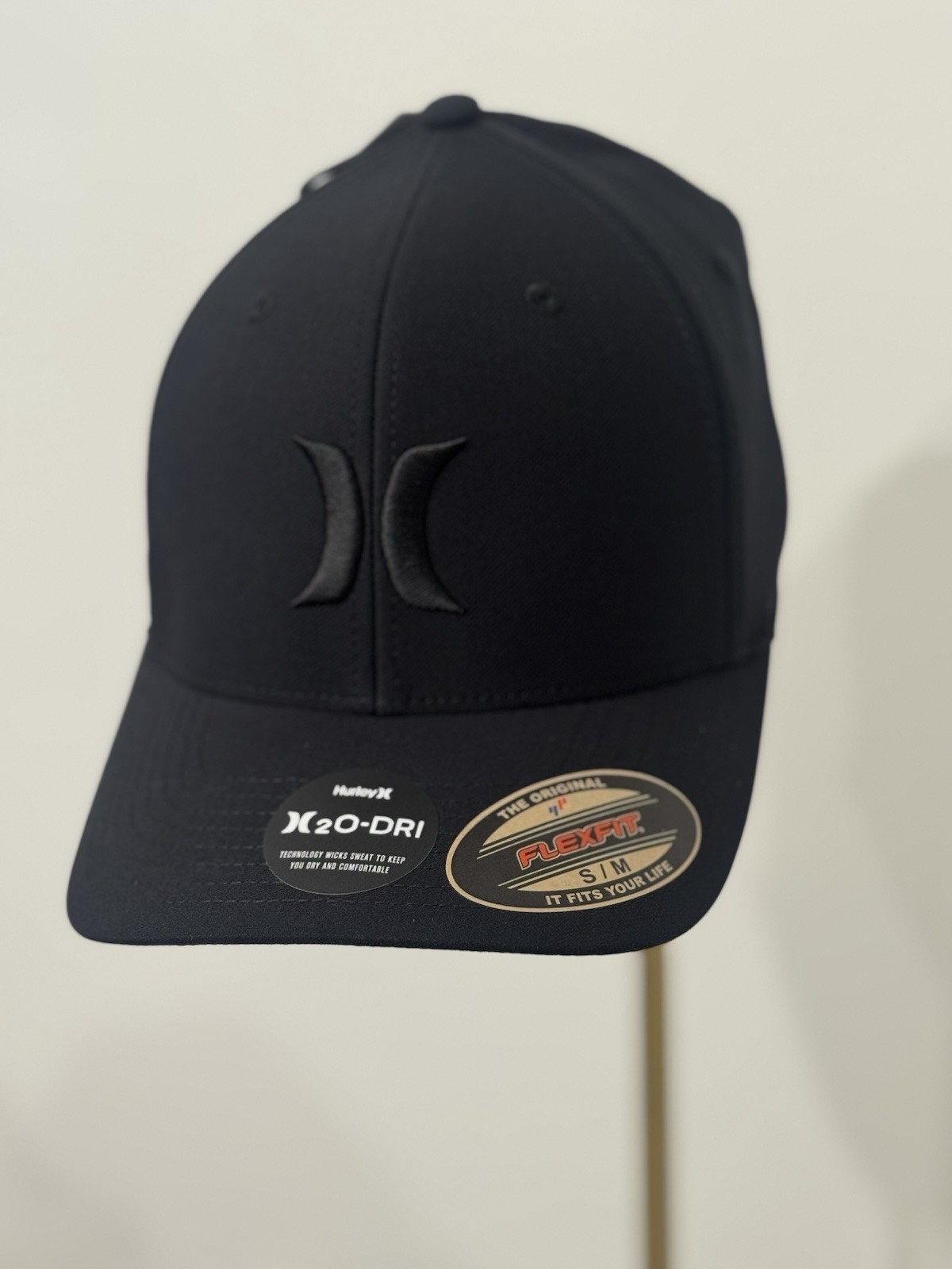 NWT Hurley Black On Black Curved Brim Flexfit Hat - Dri Fit - SZ S/M