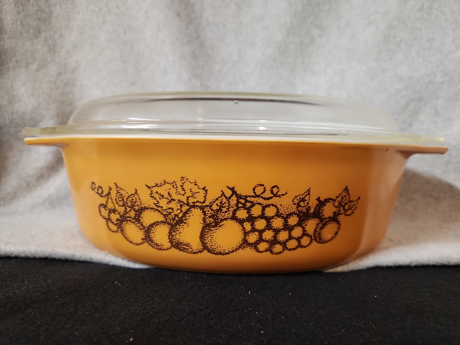 Pyrex 2.5 Quart Old Orchard Orange 045 Casserole Dish with Glass Lid Vintage