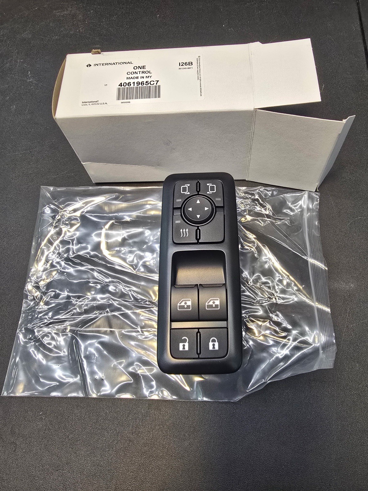 Genuine International 4061965C7 Driver Door Pod Window Mirror Control Switch Genuine International 4061965C7 Driver Door Pod Window Mirror Control Switch