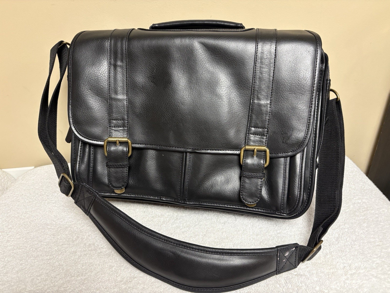 WILSONS LEATHER 🔥 Pelle Studio Black Leather Messenger Bag Briefcase Satchel WILSONS LEATHER 🔥 Pelle Studio Black Leather Messenger Bag Briefcase Satchel
