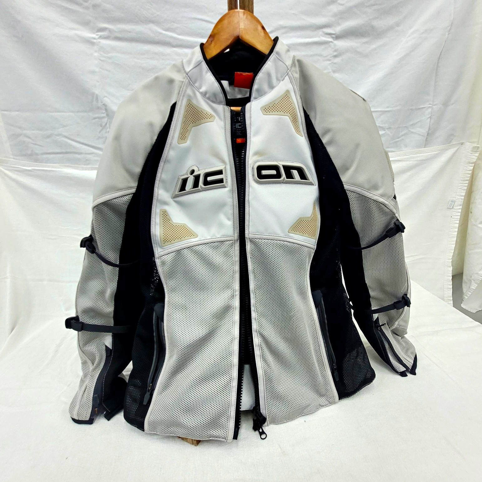Icon Contra 2 Mesh Motorcycle Jacket - Size MD Icon Contra 2 Mesh Motorcycle Jacket - Size MD
