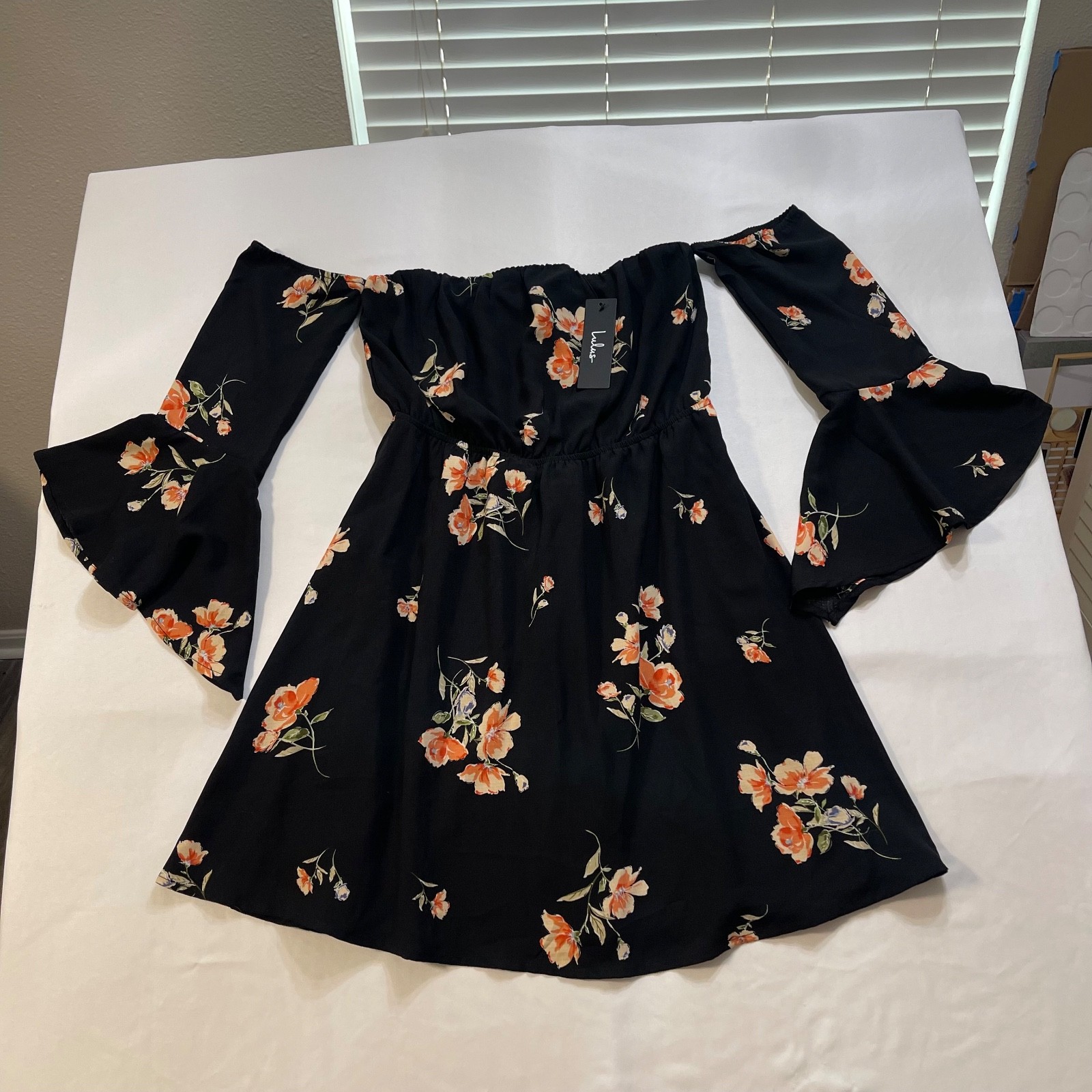 Lulus Black Floral Off Shoulder Bell Sleeve Mini Dress Women\'s Small NWT Lined