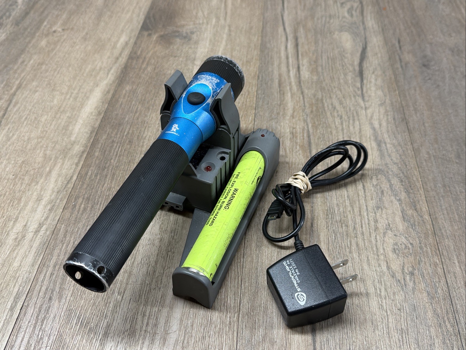 Streamlight Stinger Rechargeable Flashlight w/ Charger + Extra Battery