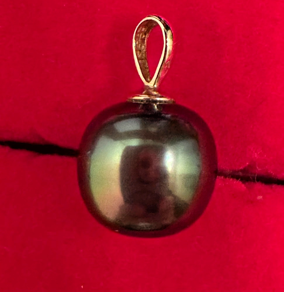 Authentic Tahitian Black Pearl Pendant Gauguin\'s  certificate included.