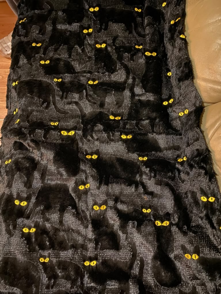 Costco Halloween Ghost Embroidered Faux Fur Throw Blanket 70x100cm Costco Halloween Ghost Embroidered Faux Fur Throw Blanket 70x100cm