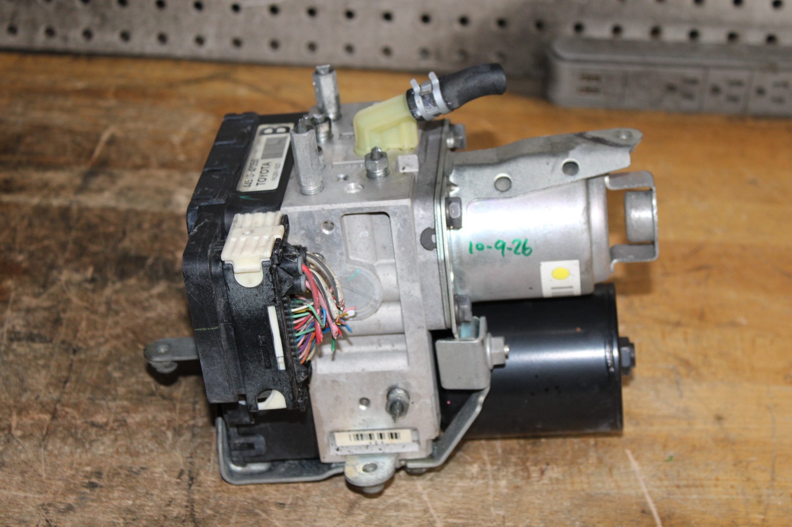04-09 Toyota Prius Hybrid ABS Brake Pump Hydraulic Anti-Lock Module System OEM 04-09 Toyota Prius Hybrid ABS Brake Pump Hydraulic Anti-Lock Module System OEM