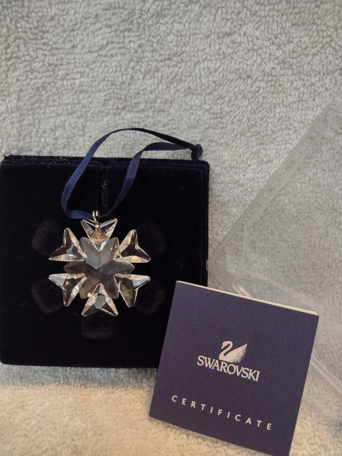Swavorski snowflake ornament, with cert, no outer box