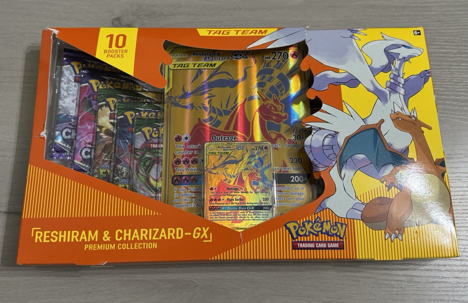 Pokémon TCG Reshiram & Charizard-GX Premium Collection Box English 12 Cards 2019