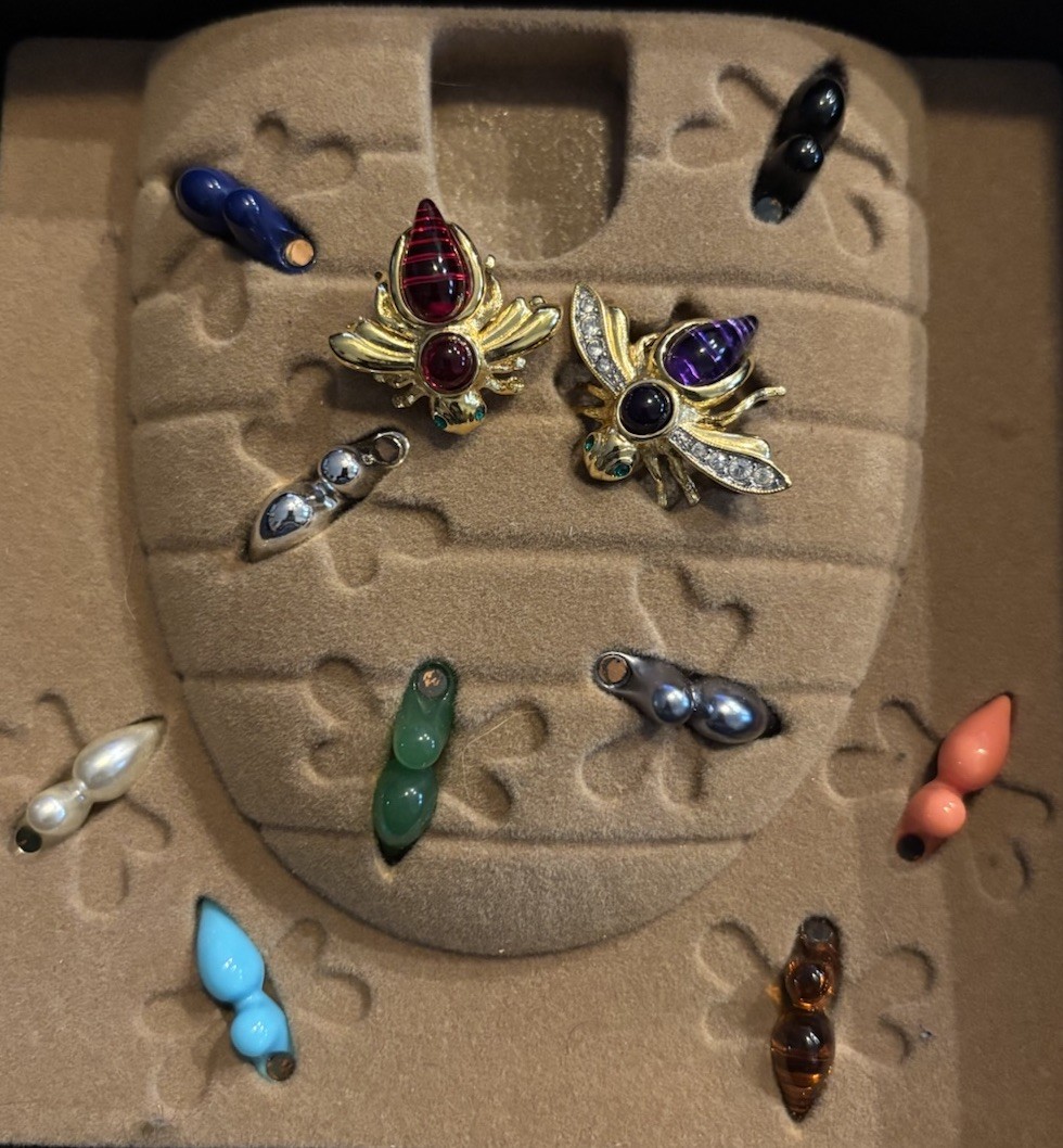 Vtg Joan Rivers Jewelry Interchangeable Bee & Garden Flower Brooches Pin Insects Vtg Joan Rivers Jewelry Interchangeable Bee & Garden Flower Brooches Pin Insects
