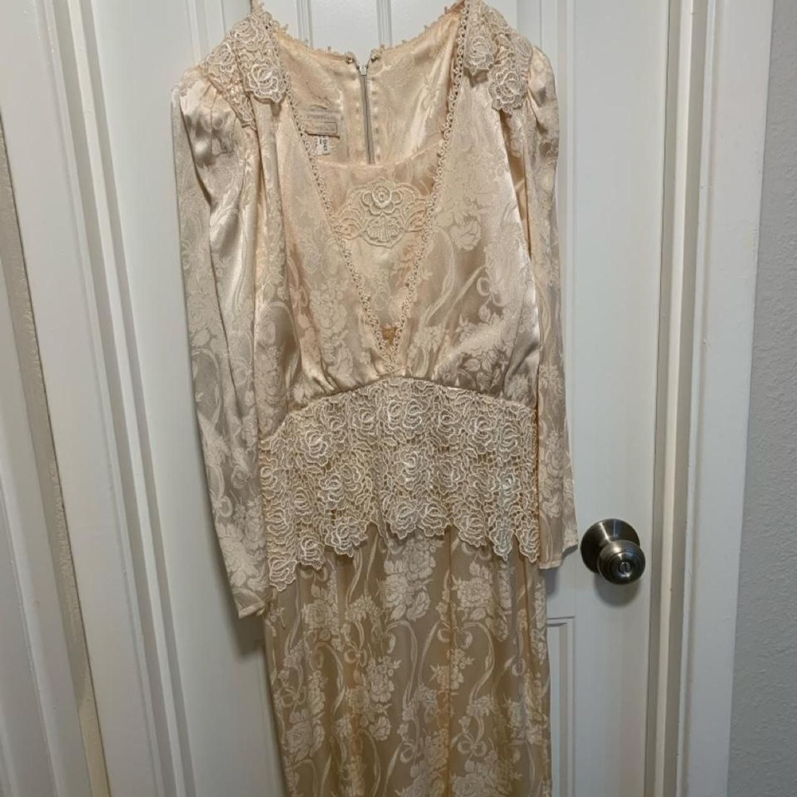 Antique Cream & gold vintage 1920s style flapper dress lace and floral embroider Antique Cream & gold vintage 1920s style flapper dress lace and floral embroider