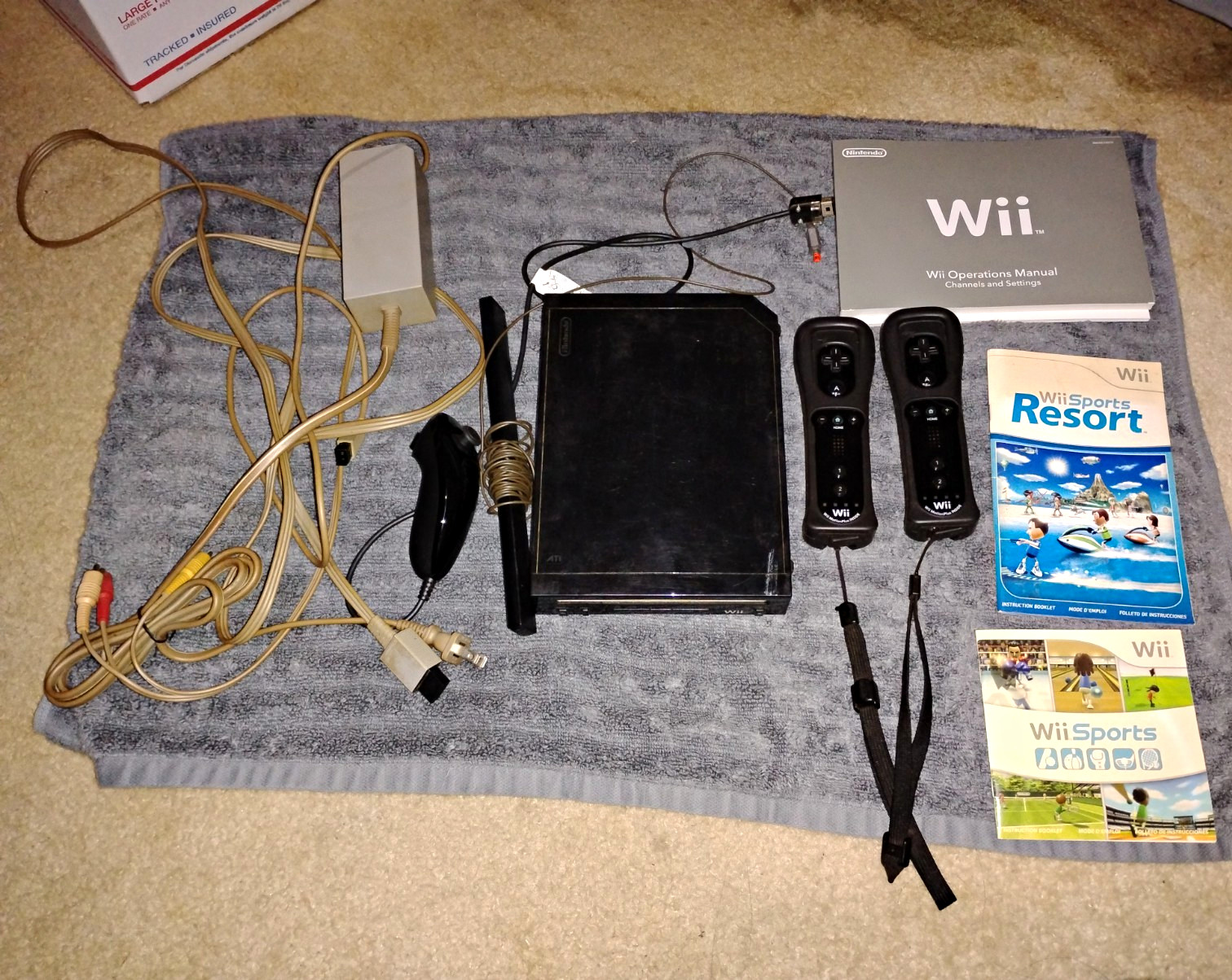 Vintage Nintendo Wii (Model RVL-001) Bundle w/ 2 Remotes & Nunchuk 2009 Vintage Nintendo Wii (Model RVL-001) Bundle w/ 2 Remotes & Nunchuk 2009