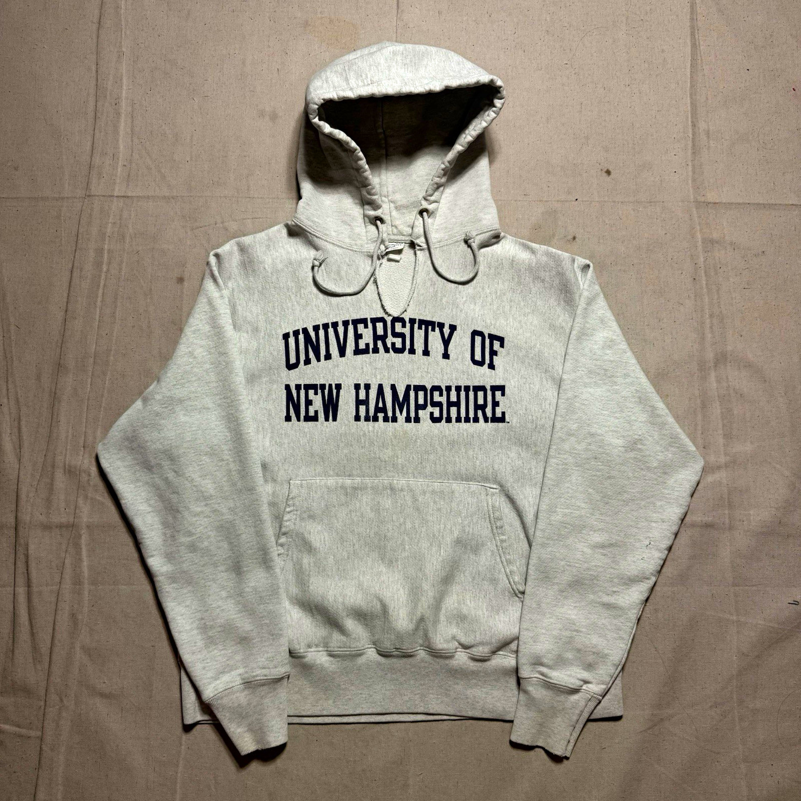 SICK VINTAGE 90s UNIVERSITY OF NEW HAMPSHIRE CHAMPION REVERSE WEAVE HOODIE (L) SICK VINTAGE 90s UNIVERSITY OF NEW HAMPSHIRE CHAMPION REVERSE WEAVE HOODIE (L)