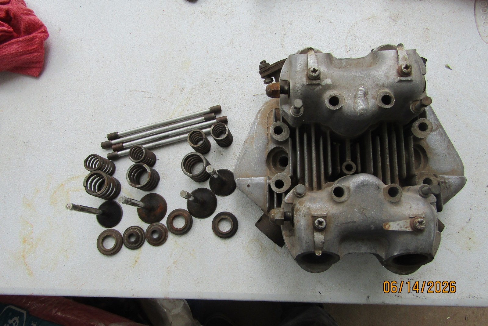 TRIUMPH BONNEVILLE 650 ENGINE CYLINDER HEAD 9 BOLT T-120 60\'S WITH ROCKERBOXES TRIUMPH BONNEVILLE 650 ENGINE CYLINDER HEAD 9 BOLT T-120 60\'S WITH ROCKERBOXES