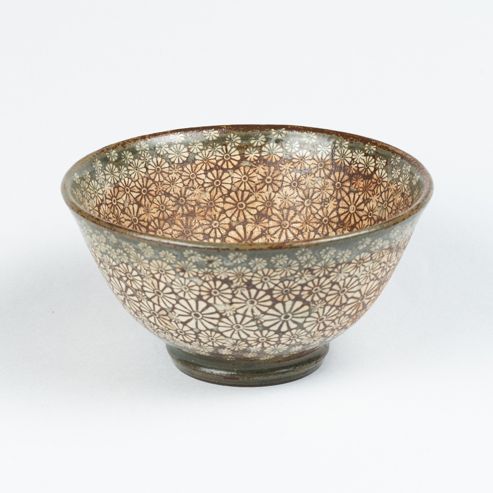 Korean Buncheong Mishima Chawan Tea Bowl with Stamped Chrysanthemum Decoration Korean Buncheong Mishima Chawan Tea Bowl with Stamped Chrysanthemum Decoration