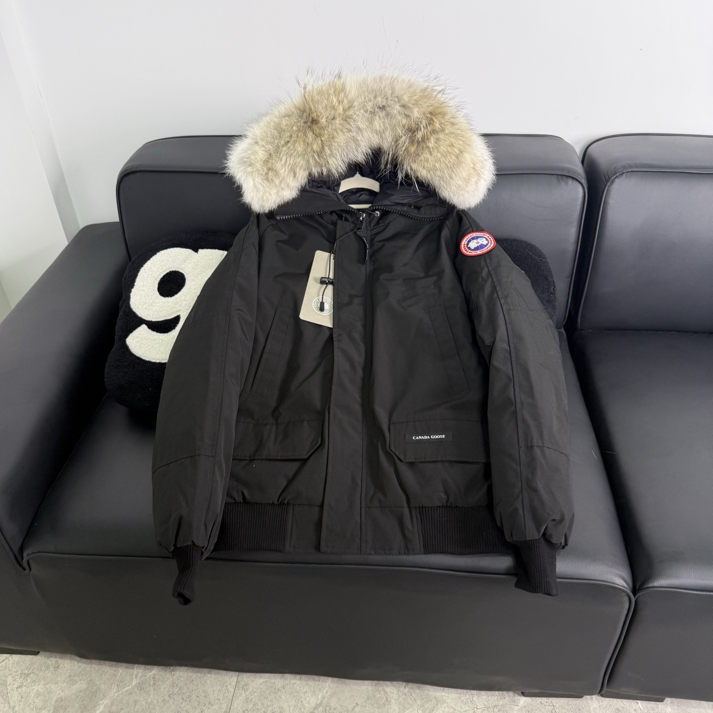 Men\'s Canada Goose Chilliwack Bomber Black Fur Hood Down Winter Jacket Men\'s Canada Goose Chilliwack Bomber Black Fur Hood Down Winter Jacket