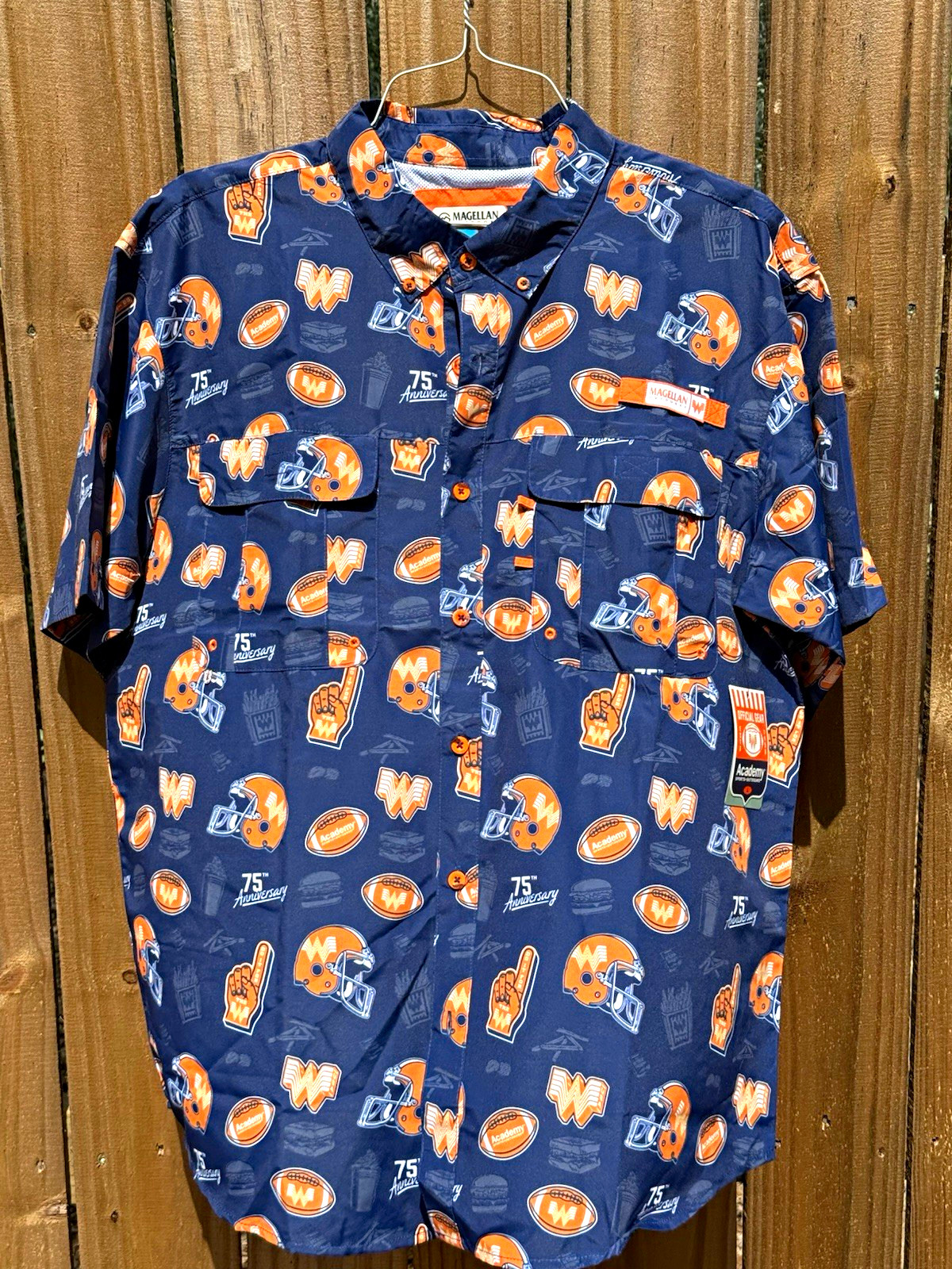 Magellan WHATABURGER Gear Men’s L Blue/Orange Moisture-Wicking Shirt Magellan WHATABURGER Gear Men’s L Blue/Orange Moisture-Wicking Shirt