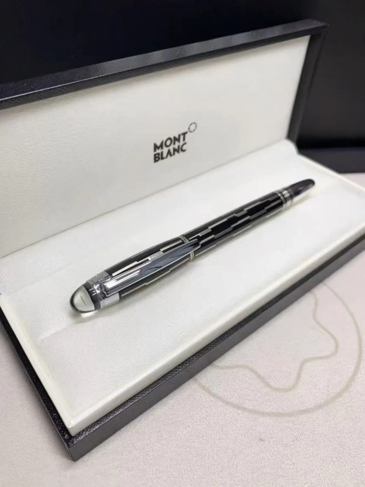New Montblanc Classic Roller pen With Box 145 New Montblanc Classic Roller pen With Box 145