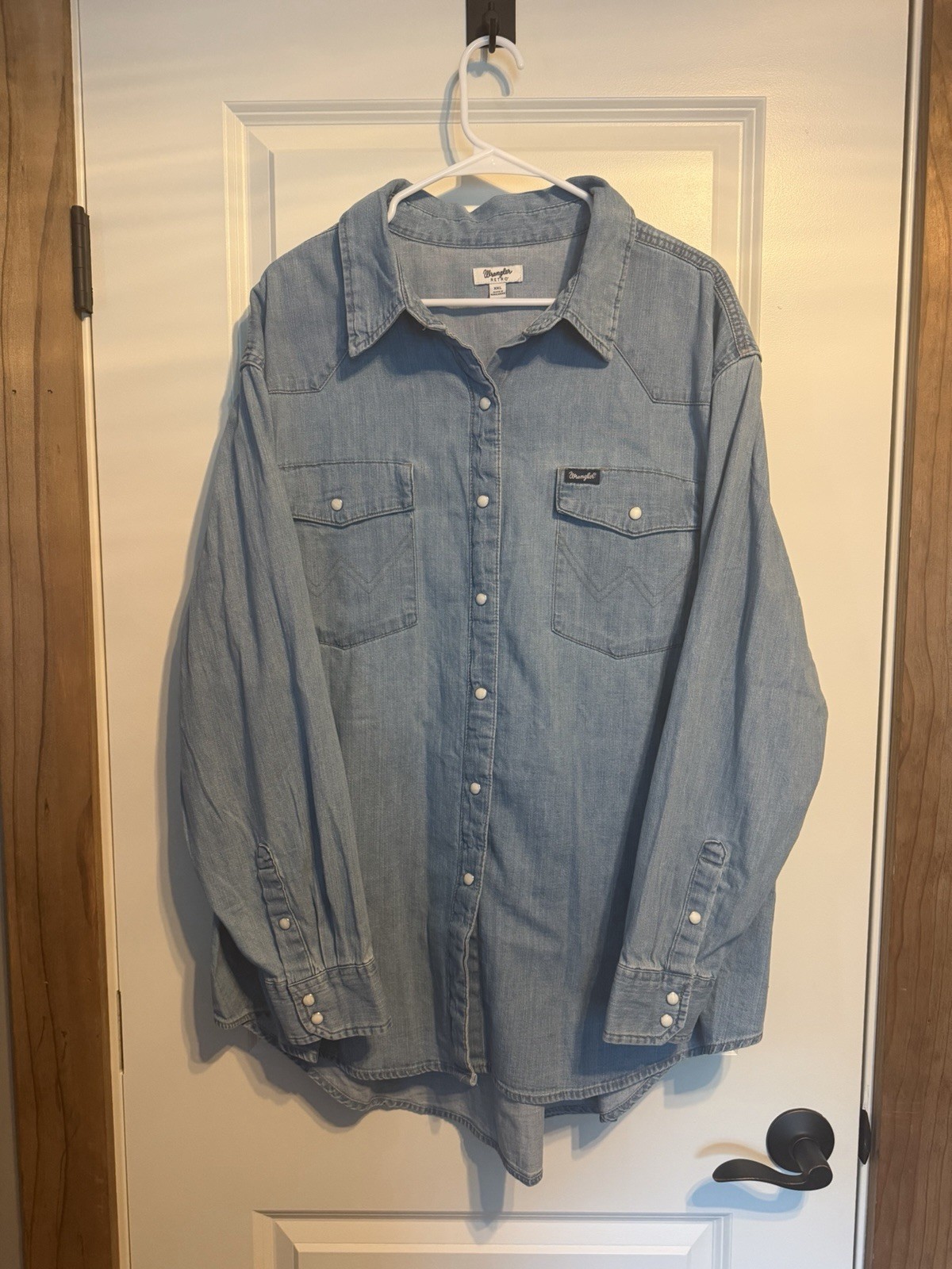 Retro wrangler denim pearl snap shirt women