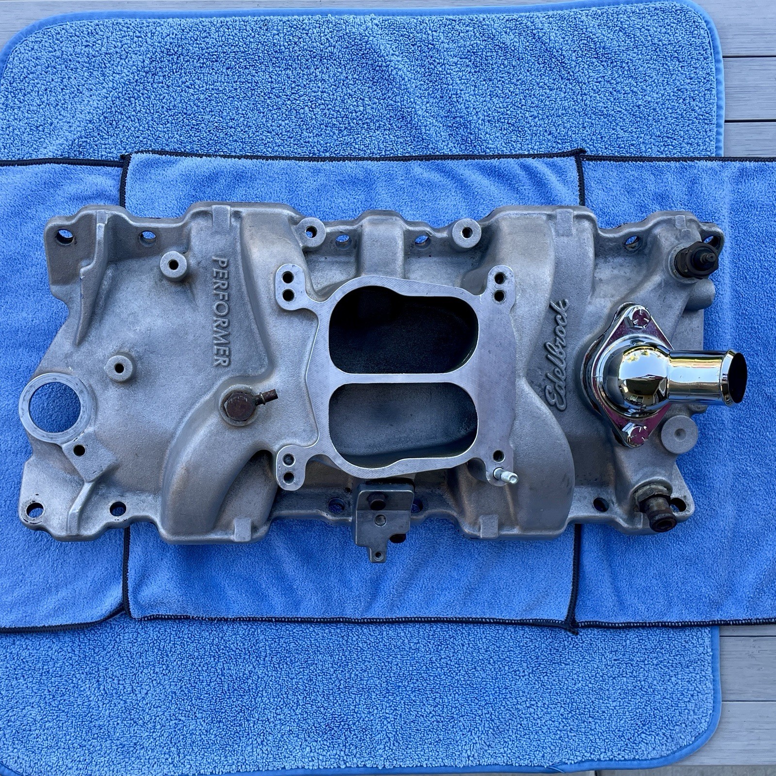 Edelbrock Performer Aluminum Intake Manifold 2101 Small Block Chevrolet