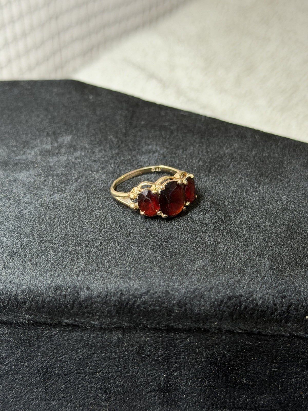 10K Yellow Gold 3 Stone Garnet Ring Vintage Style Red Gemstone