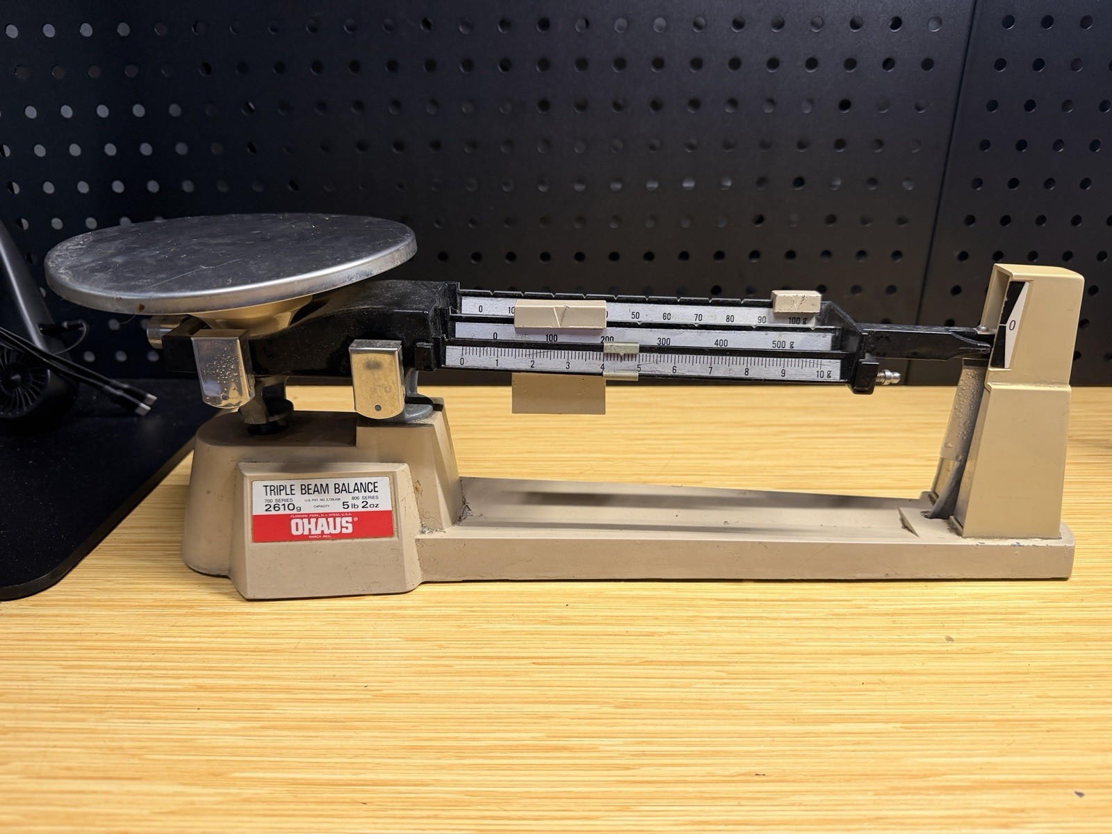 Vintage OHAUS Triple Beam Balance Scale Model 700 Series 2610g Capacity Vintage OHAUS Triple Beam Balance Scale Model 700 Series 2610g Capacity