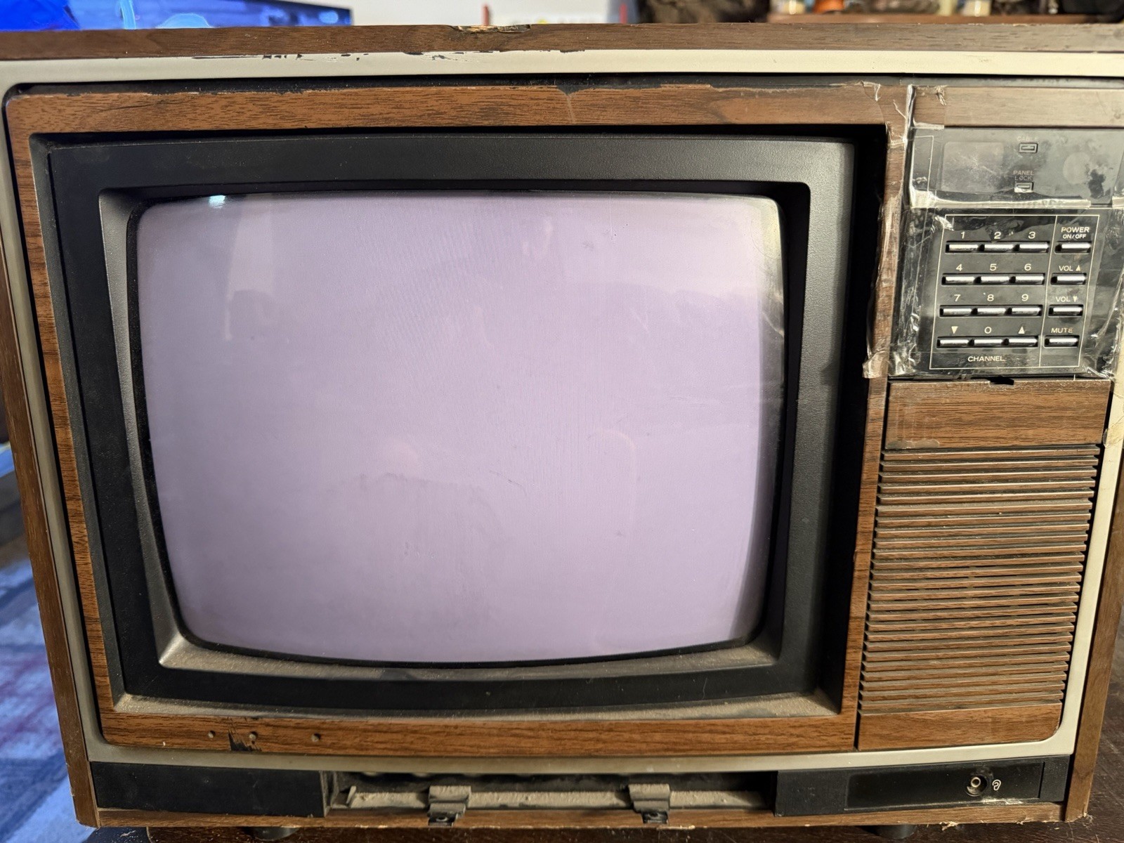 MGA Mitsubishi Model CS-1395 CRT television 1981 Vintage 13” MGA Mitsubishi Model CS-1395 CRT television 1981 Vintage 13”