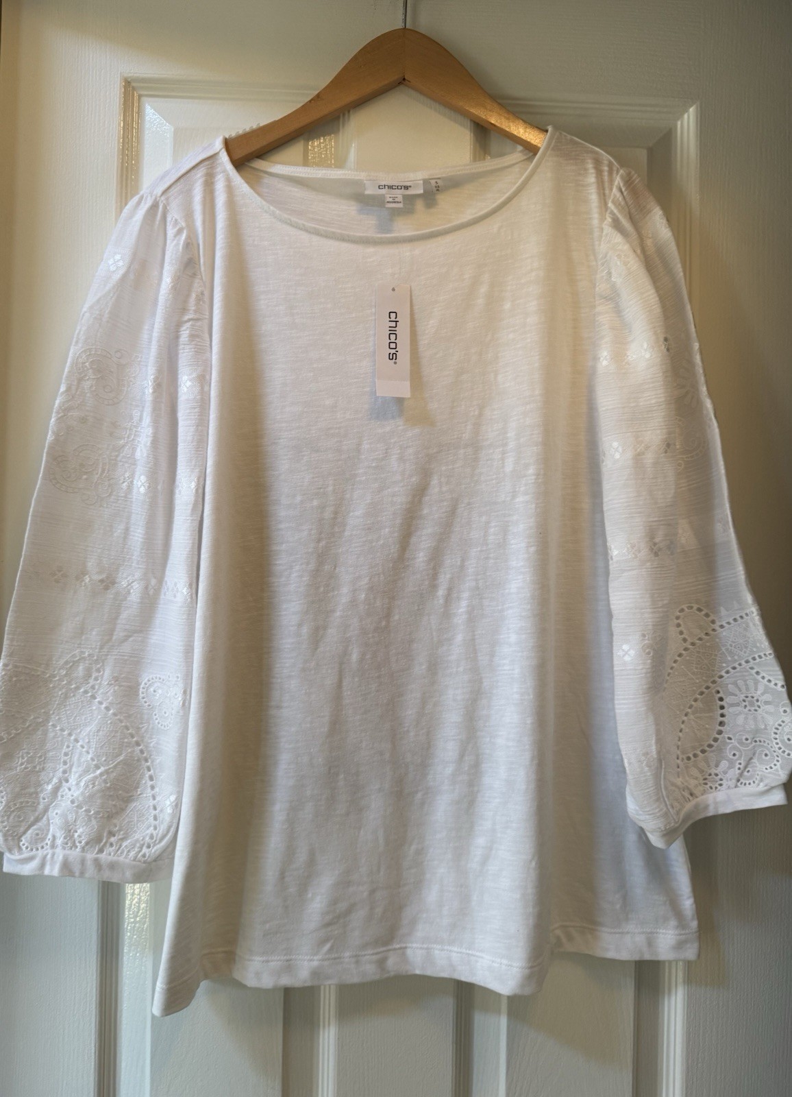 NWT CHICO’S Knit Eyelet Sleeve Tee-Size 3 (XL) NWT CHICO’S Knit Eyelet Sleeve Tee-Size 3 (XL)