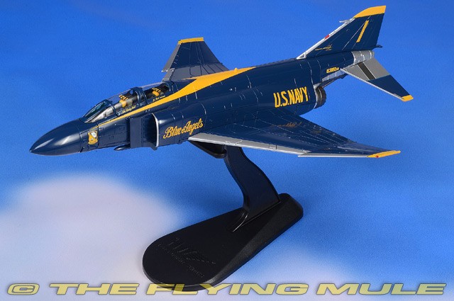 Hobby Master 1:72 F-4J Phantom II USN Blue Angels #1