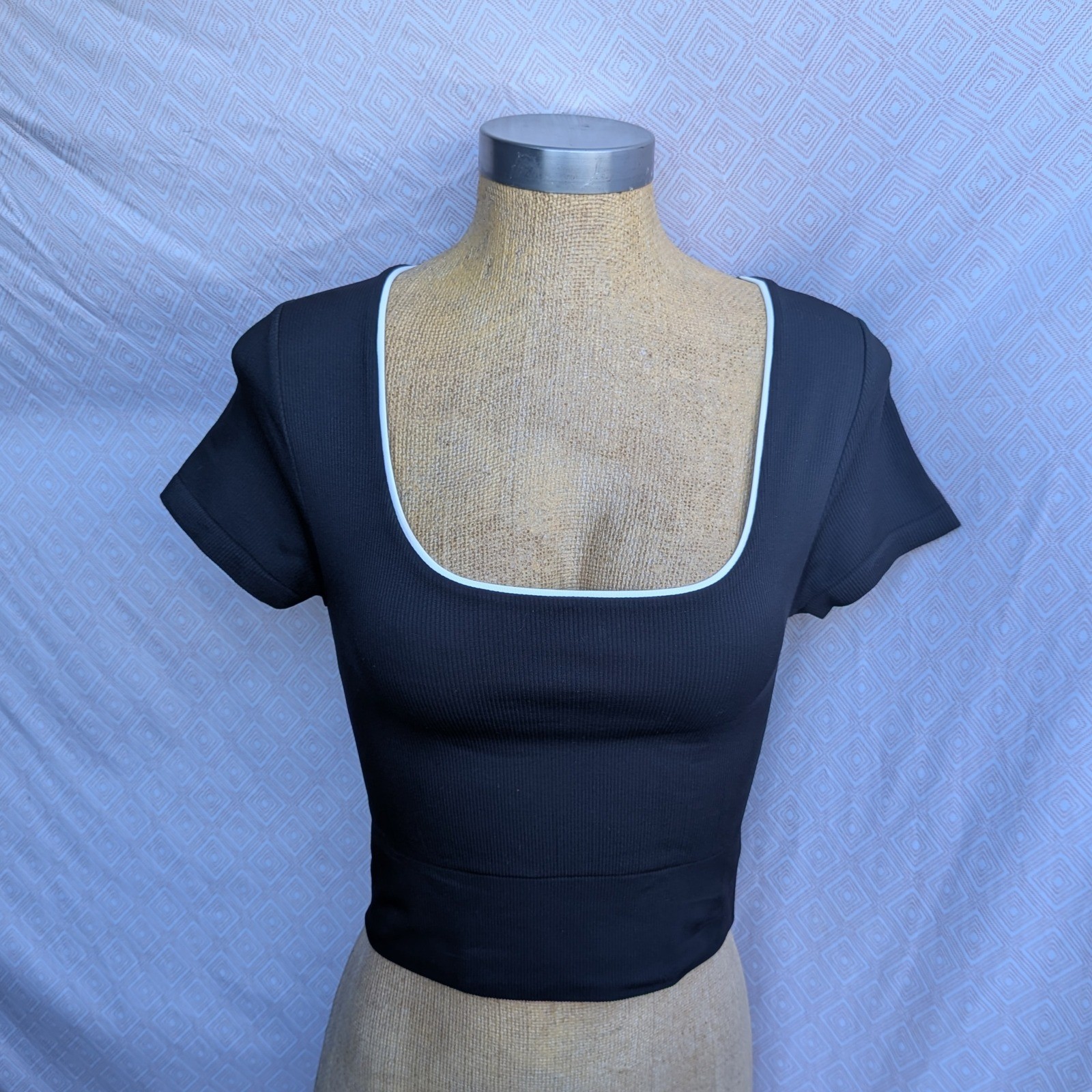 Athleta Ribbed Crop Top Womens Black Excellent Square Neck Short Sleeve S