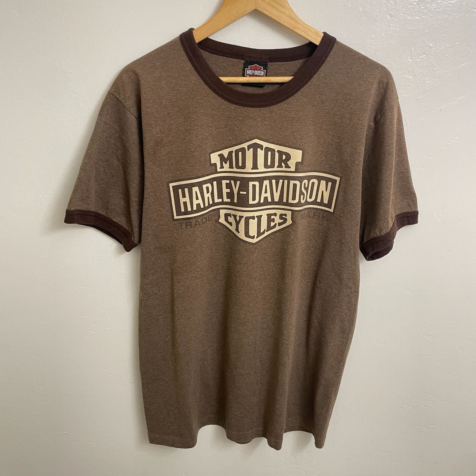 Vintage 2000s Harley-Davidson Appleton Wisconsin Ringer T-Shirt Brown Vintage 2000s Harley-Davidson Appleton Wisconsin Ringer T-Shirt Brown