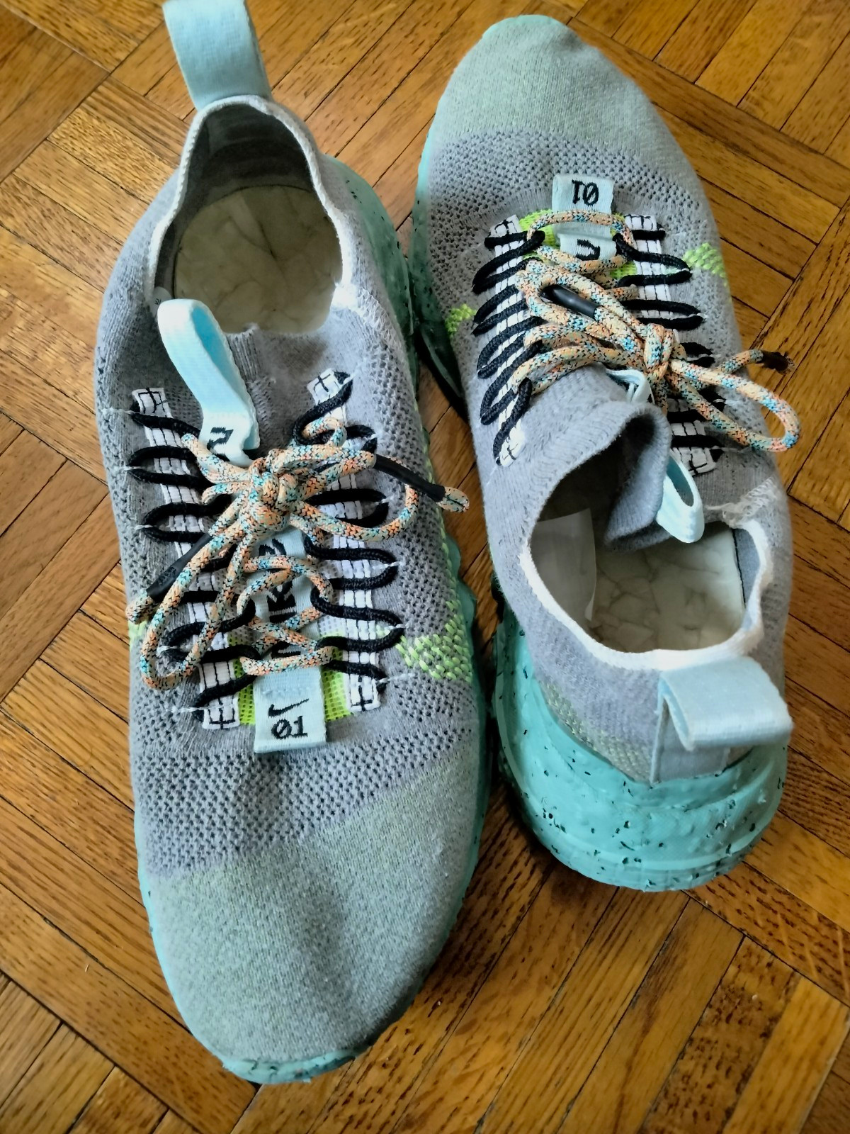 Nike Men’s Low Top Knit Lace-Up Athletic Sneakers Gray/Green Nike Men’s Low Top Knit Lace-Up Athletic Sneakers Gray/Green
