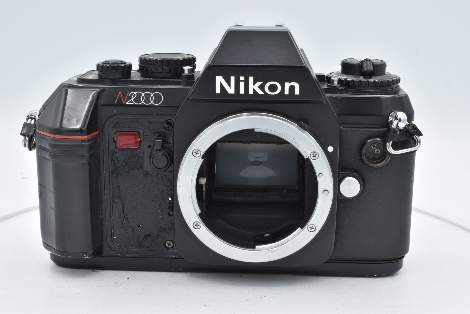 Nikon N2000 35mm Manual Focus Film Camera Body (w/o body cap)