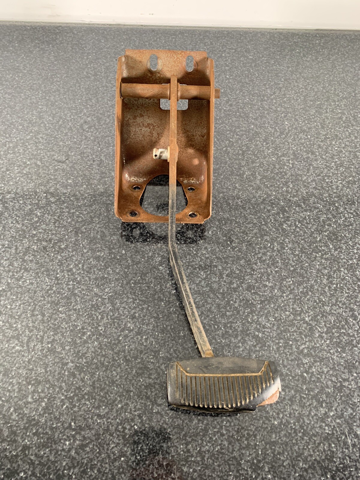 92 93 94 95 96 FORD F150 BRONCO F250 97 F350 AUTOMATIC BRAKE PEDAL ASSEMBLY OEM 92 93 94 95 96 FORD F150 BRONCO F250 97 F350 AUTOMATIC BRAKE PEDAL ASSEMBLY OEM