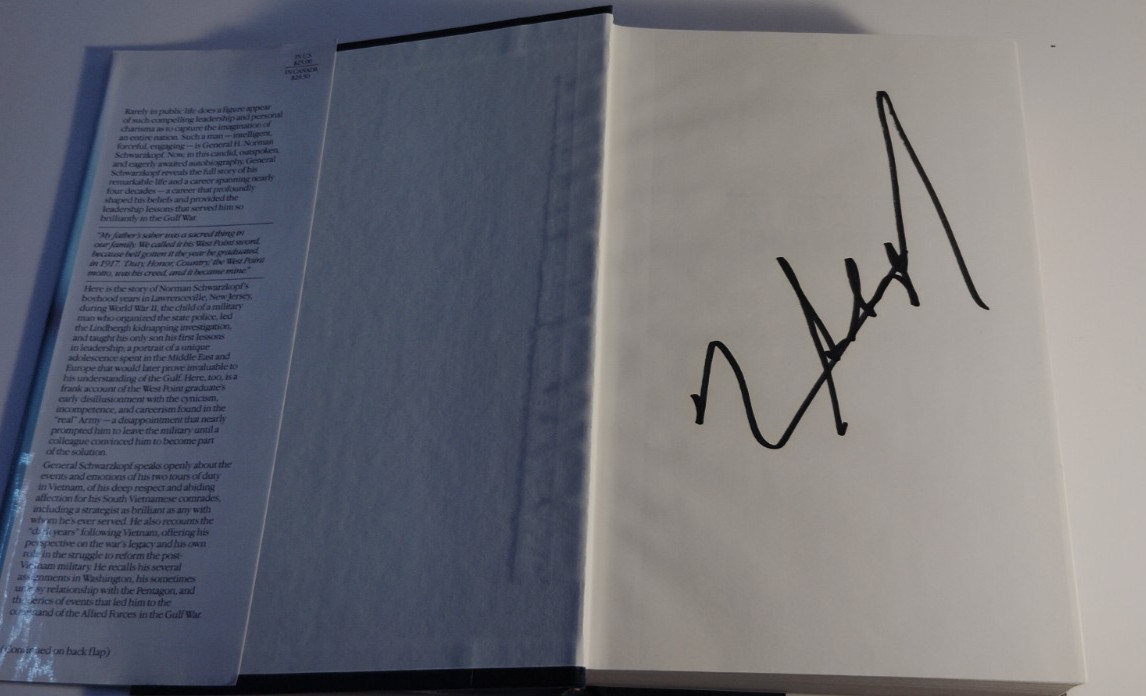 Signed It Doesn’t Take a Hero General H Norman Schwarzkopf Hardcover Autobio